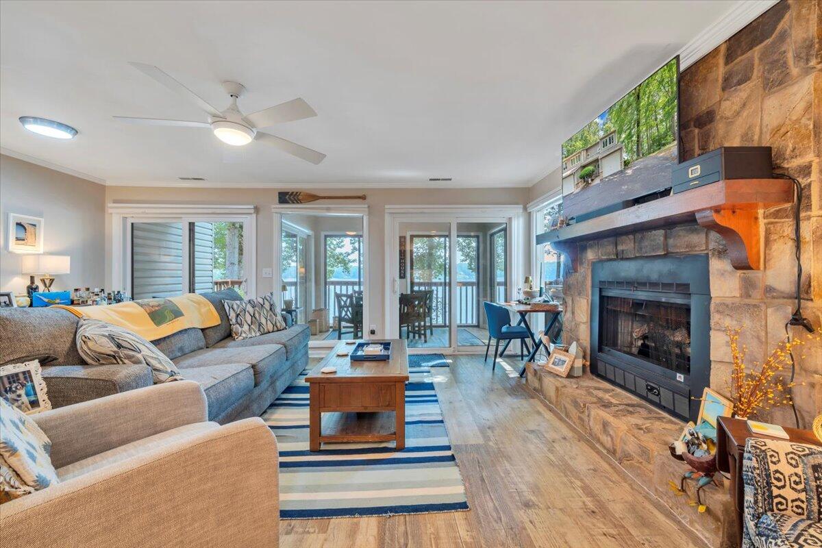 30 Windlass Pointe DR