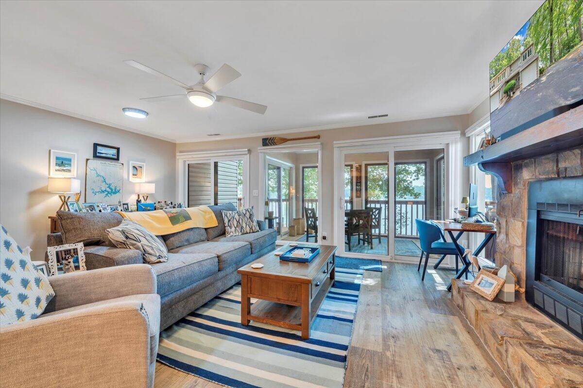 30 Windlass Pointe DR