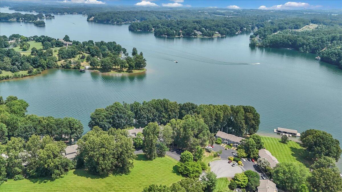 30 Windlass Pointe DR