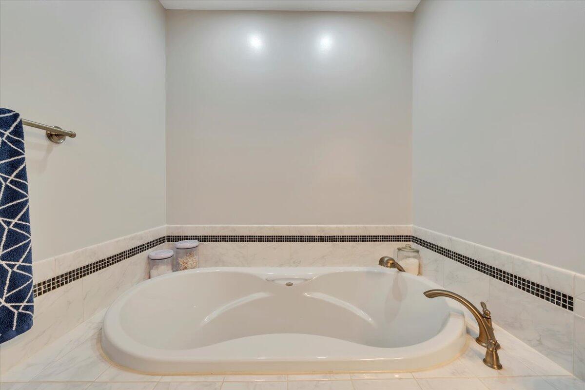 30 Windlass Pointe DR