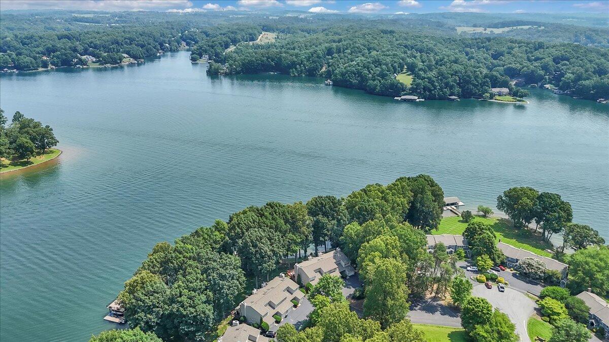 30 Windlass Pointe DR