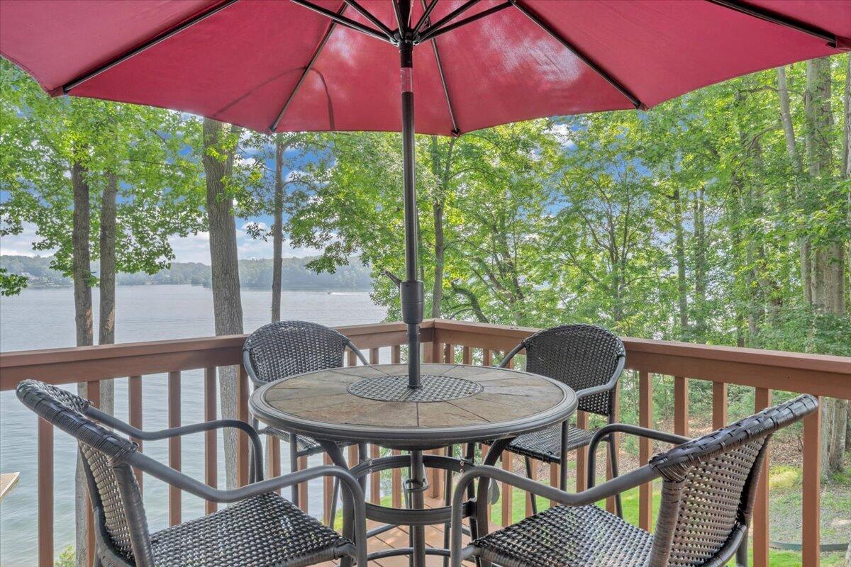 30 Windlass Pointe DR
