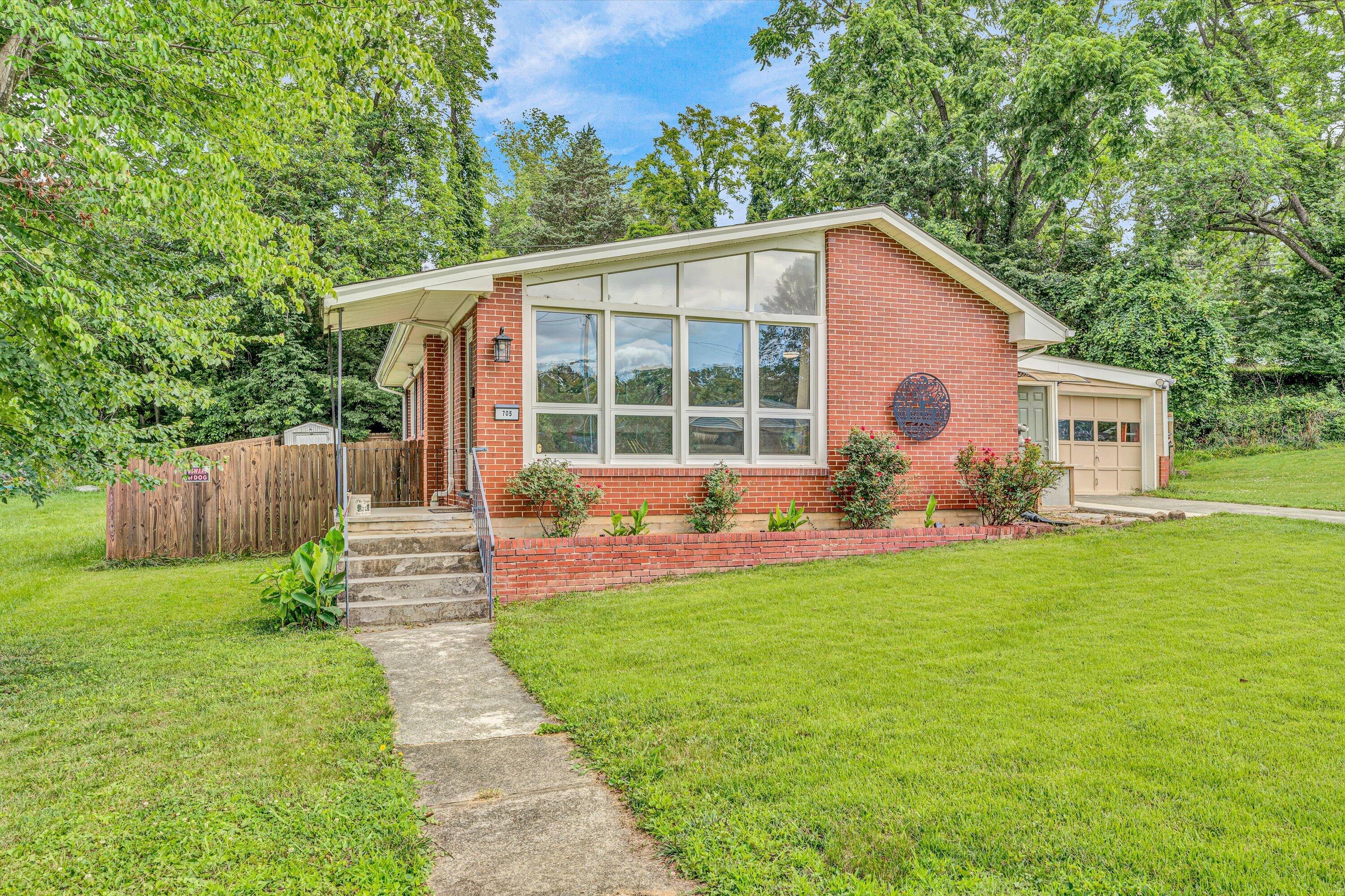 705 Hugh AVE