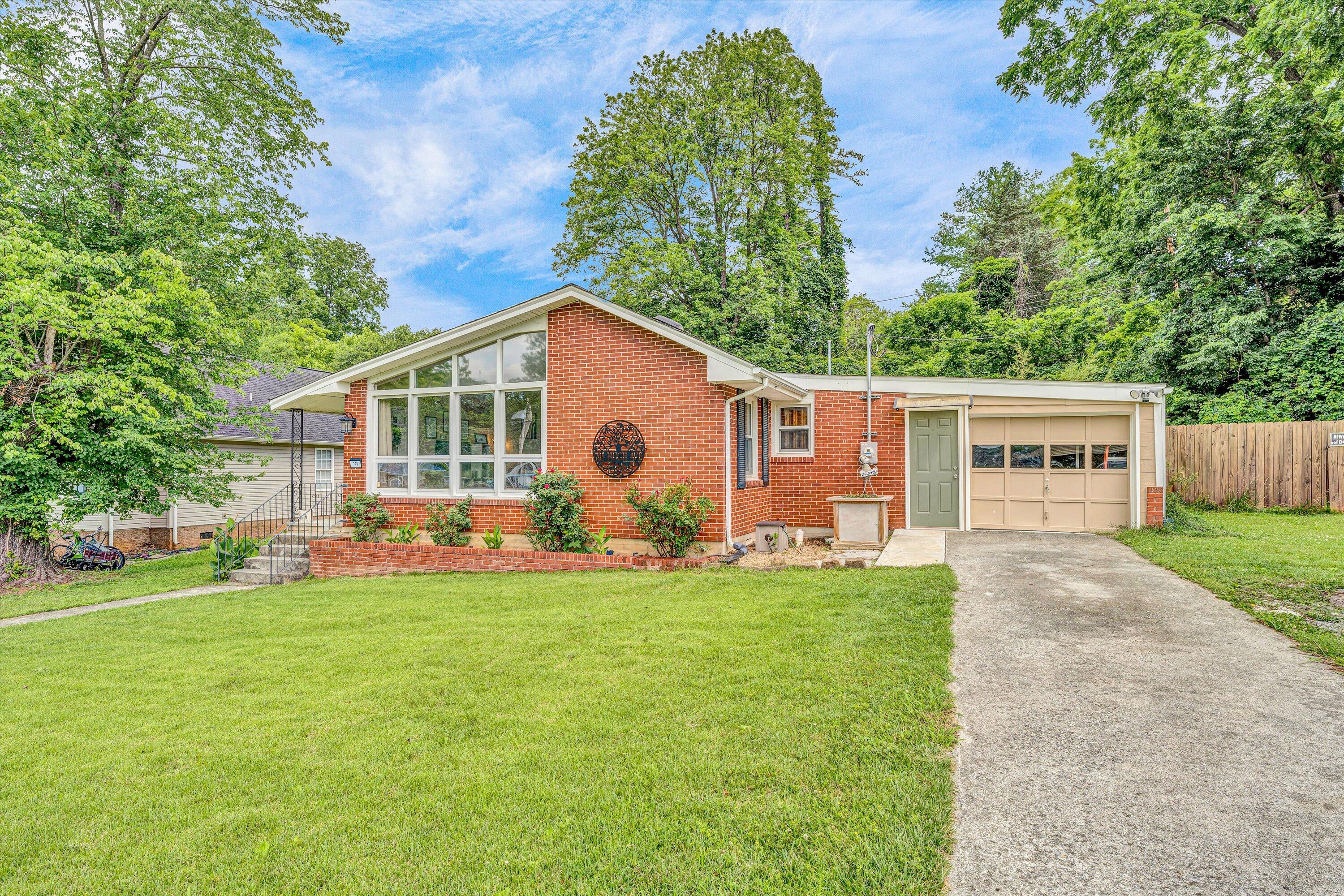 705 Hugh AVE