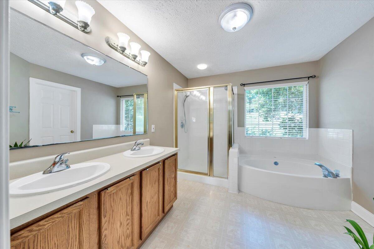 125 Backcove DR