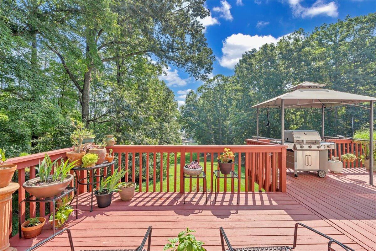 125 Backcove DR