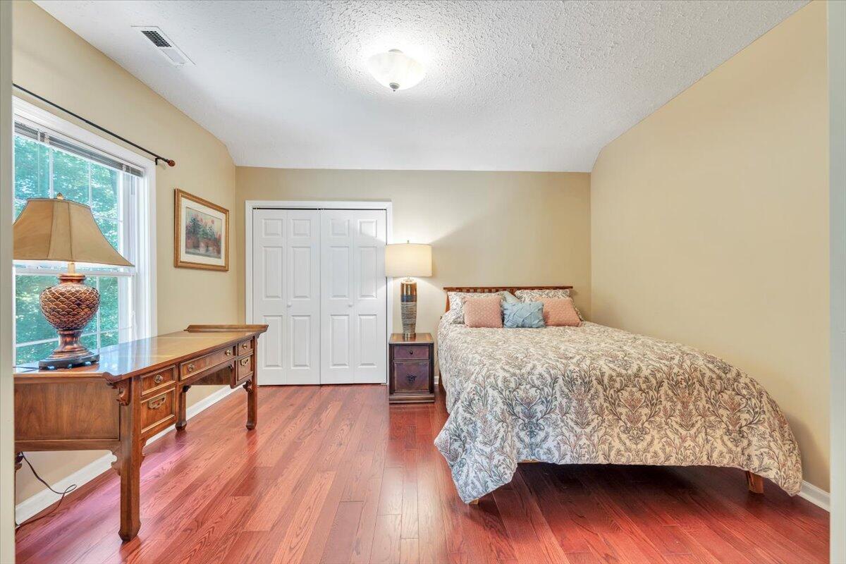 125 Backcove DR