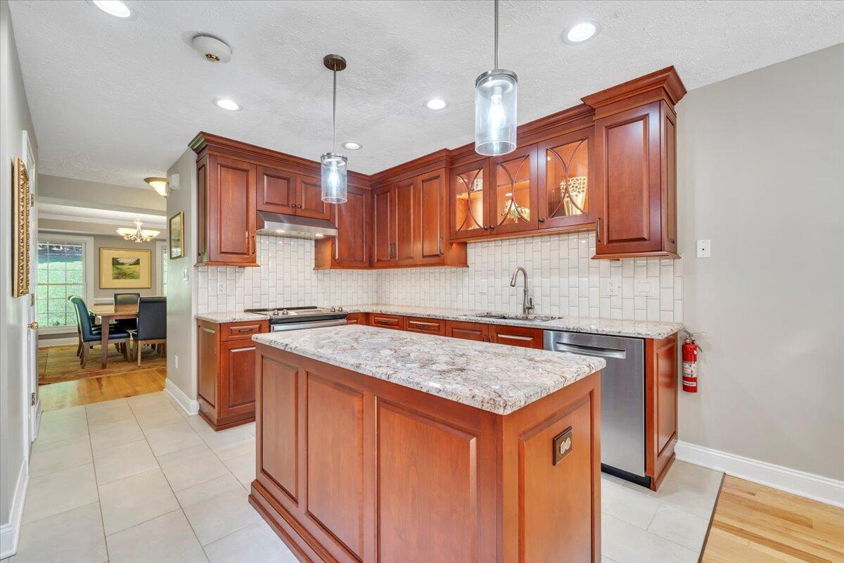 125 Backcove DR