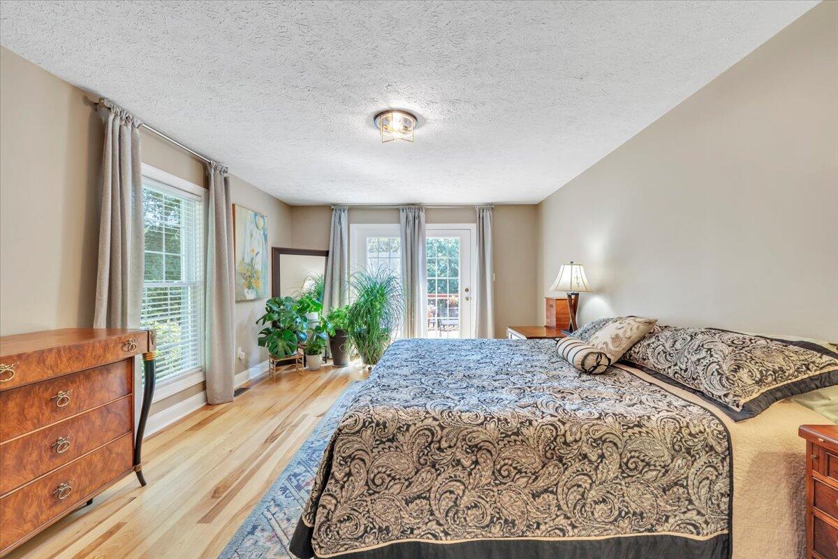125 Backcove DR