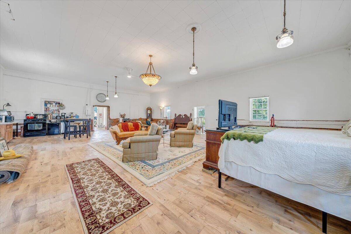 86 Long Horne RD