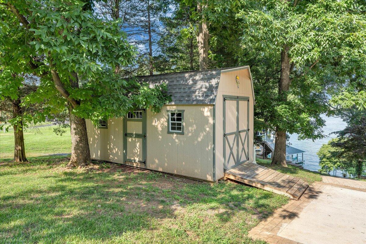 900 Lakemount DR