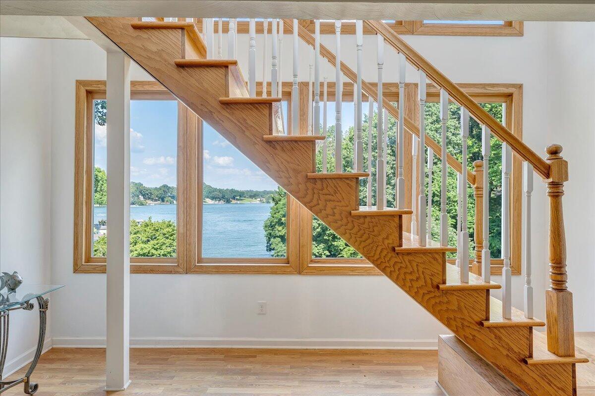 900 Lakemount DR