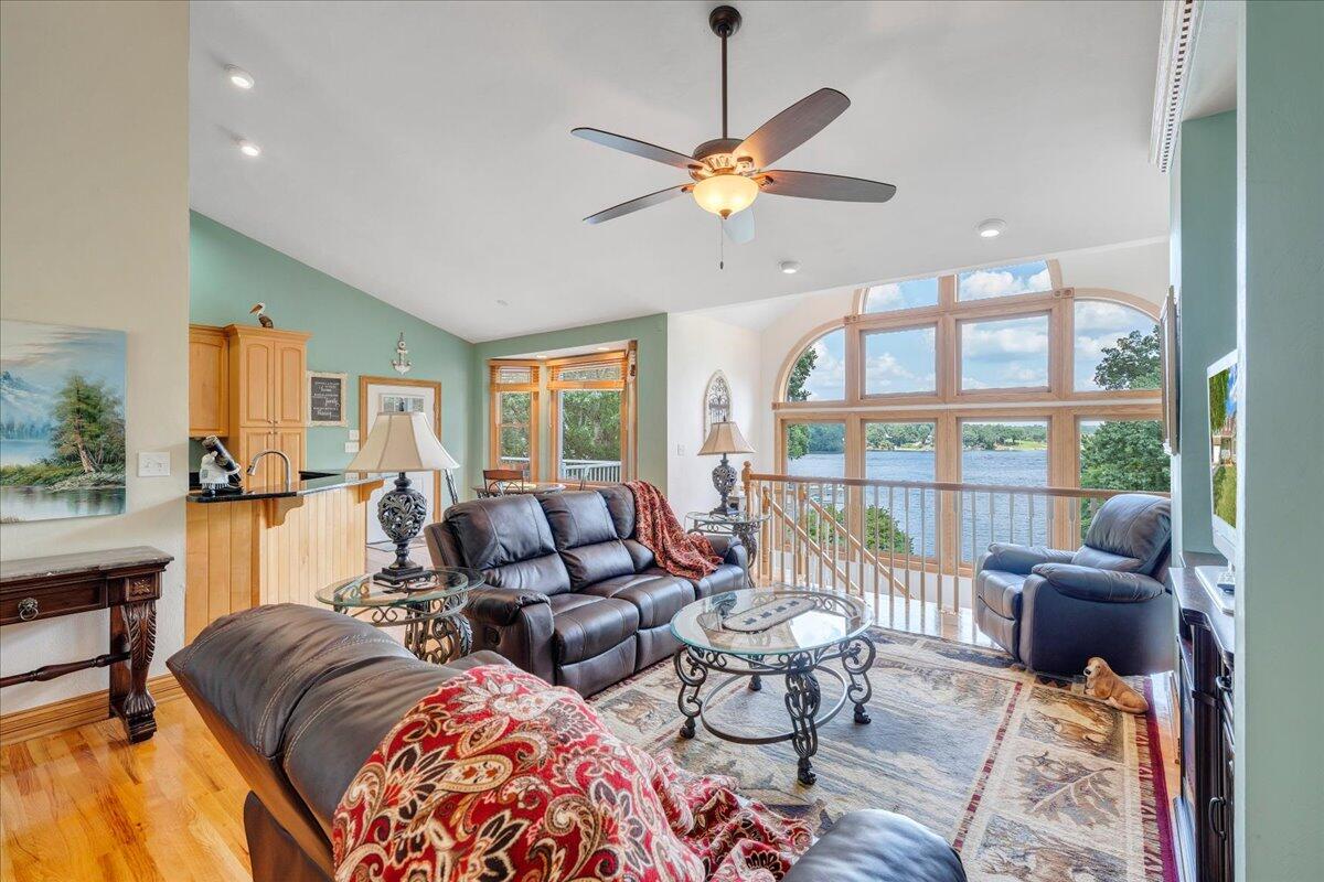 900 Lakemount DR