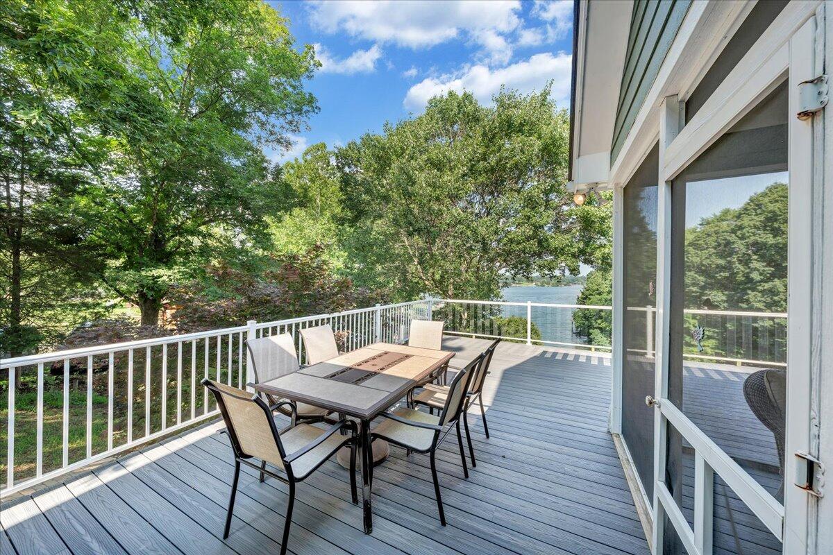900 Lakemount DR
