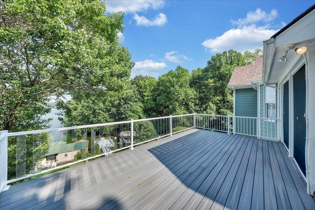 900 Lakemount DR