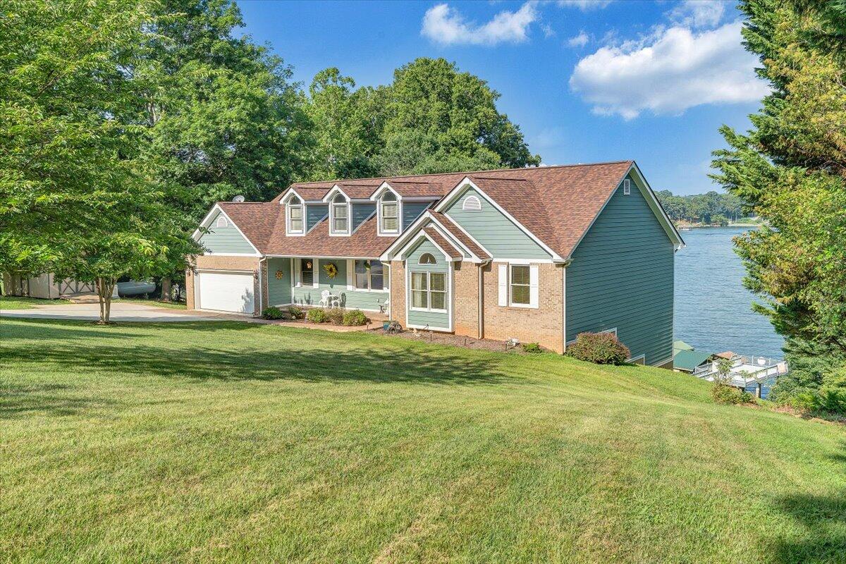 900 Lakemount DR