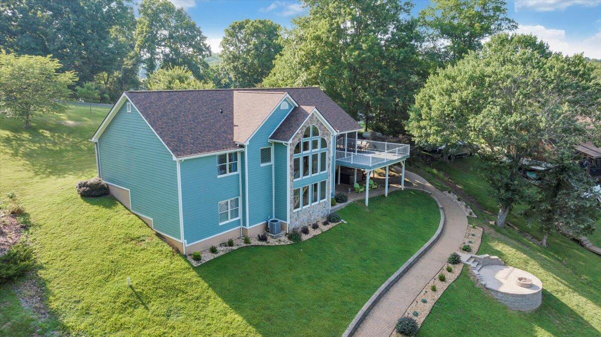 900 Lakemount DR
