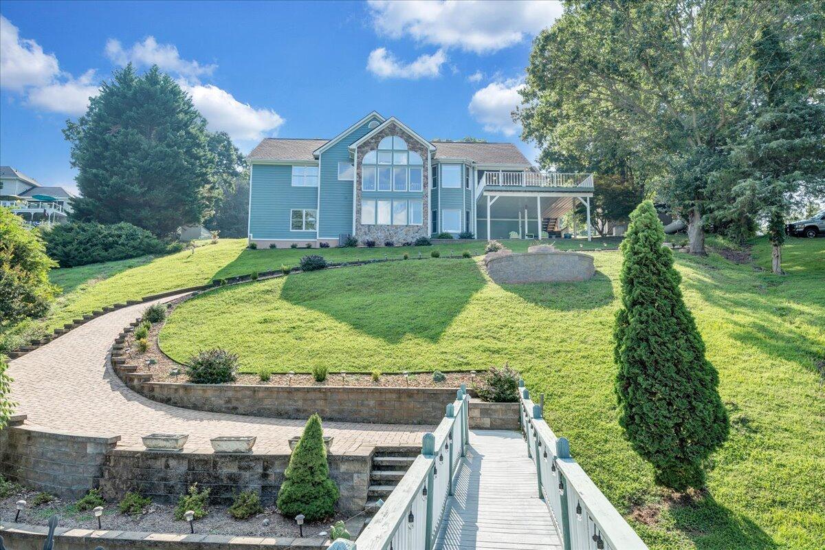 900 Lakemount DR