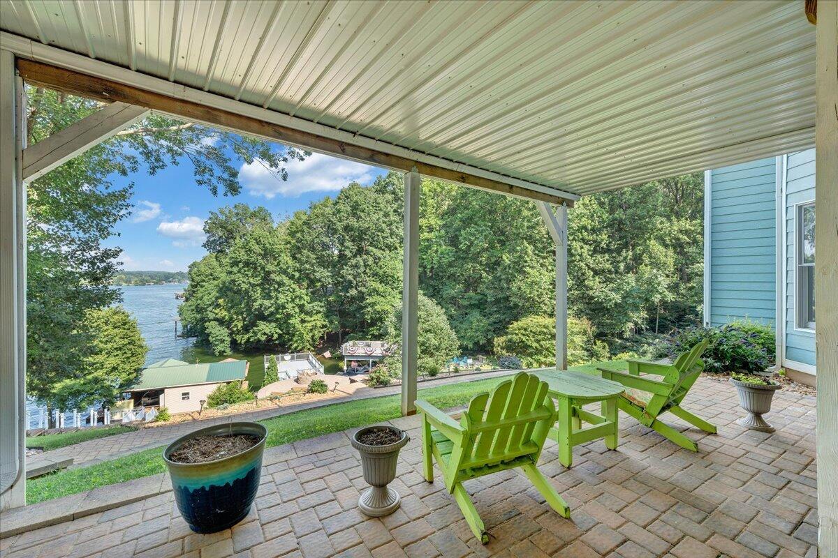 900 Lakemount DR