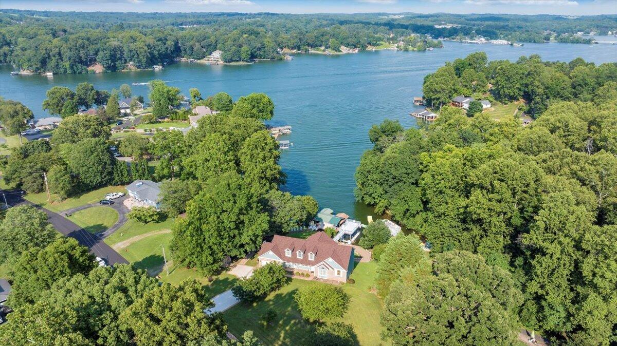 900 Lakemount DR