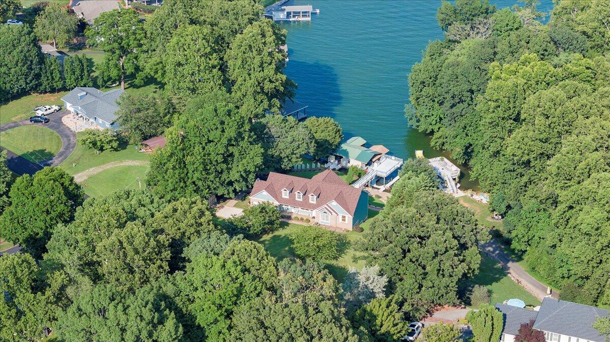 900 Lakemount DR