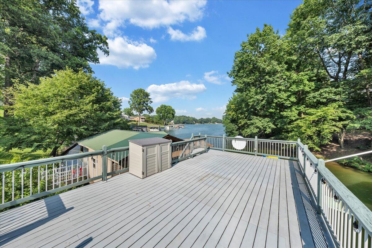 900 Lakemount DR