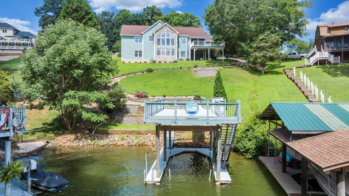 900 Lakemount DR