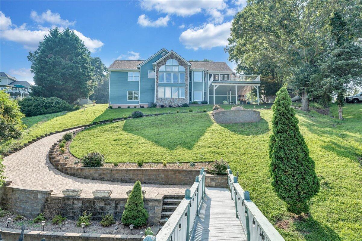 900 Lakemount DR