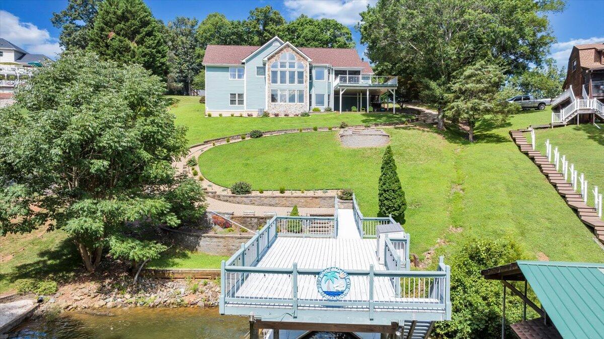 900 Lakemount DR