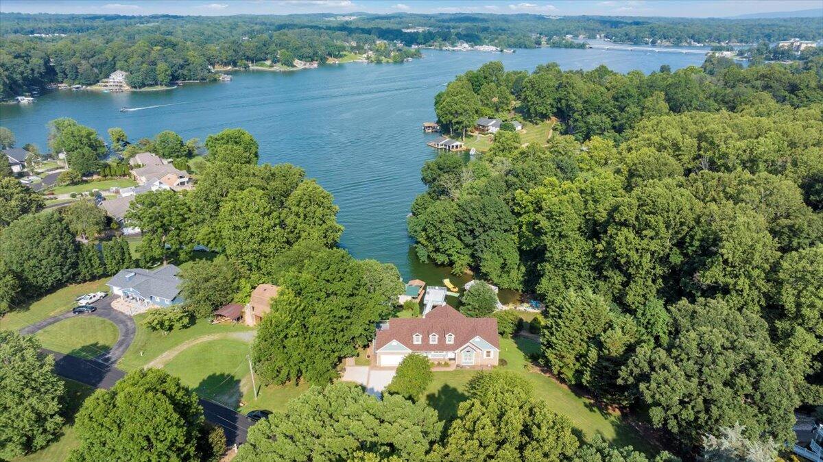 900 Lakemount DR
