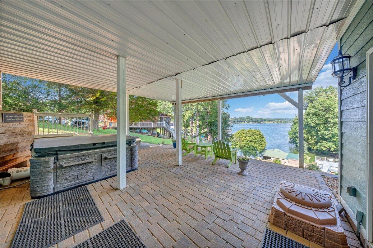 900 Lakemount DR