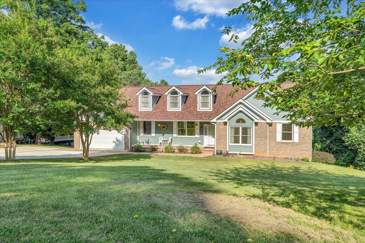 900 Lakemount DR