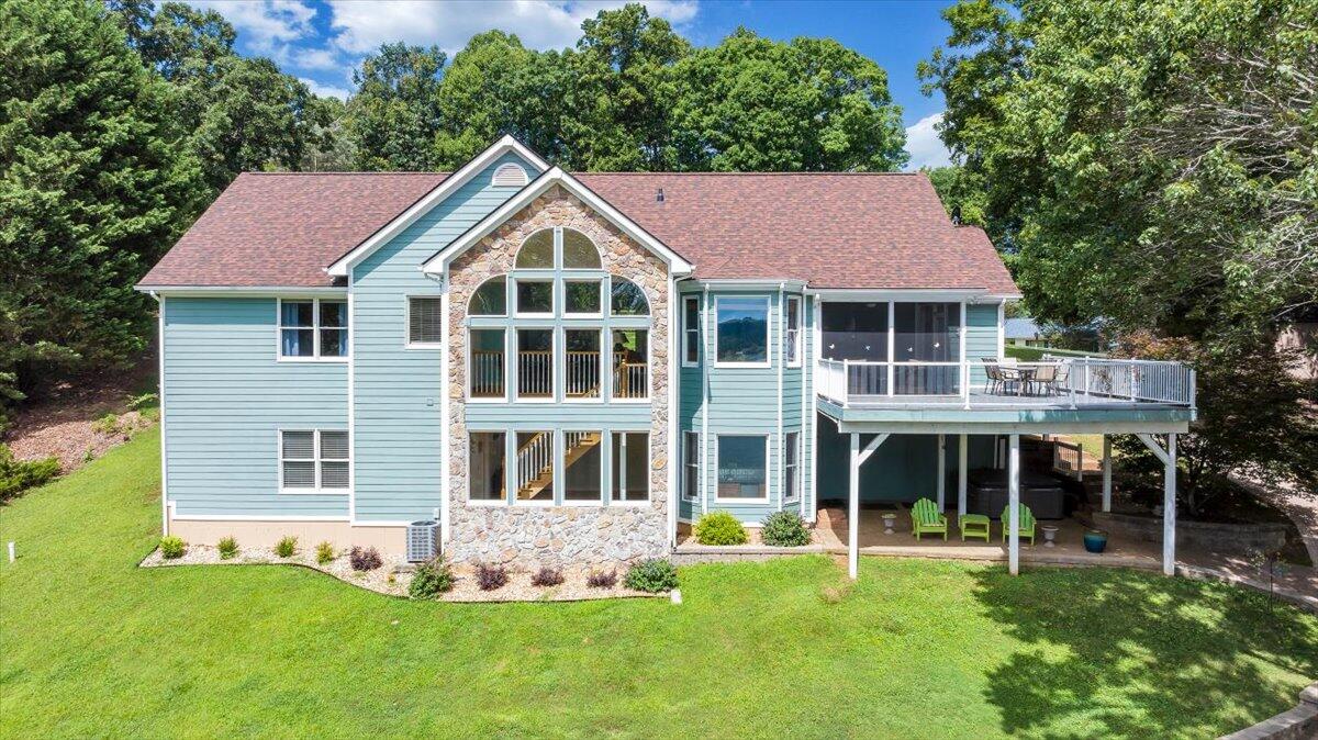 900 Lakemount DR