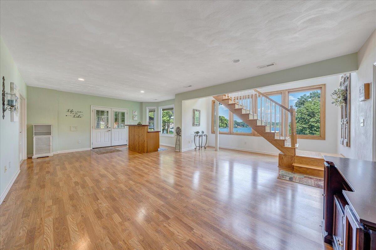 900 Lakemount DR