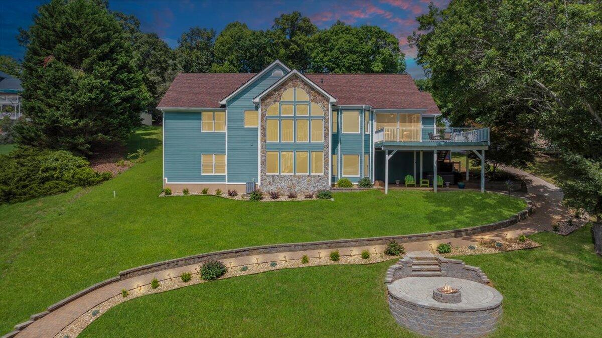 900 Lakemount DR