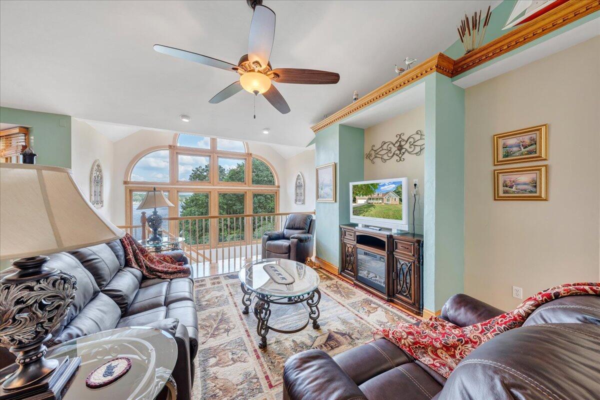 900 Lakemount DR