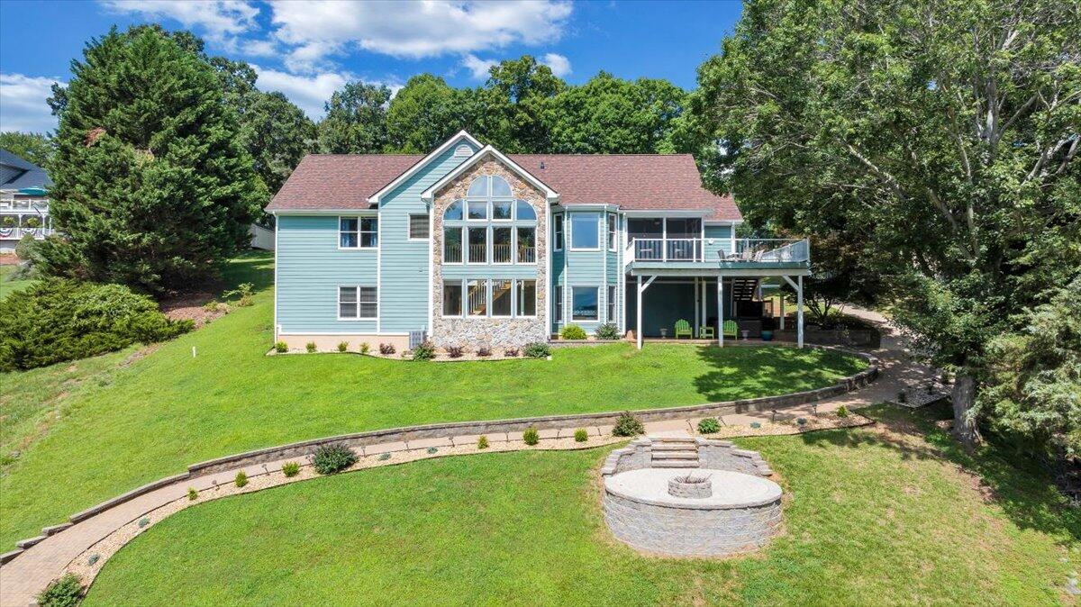 900 Lakemount DR