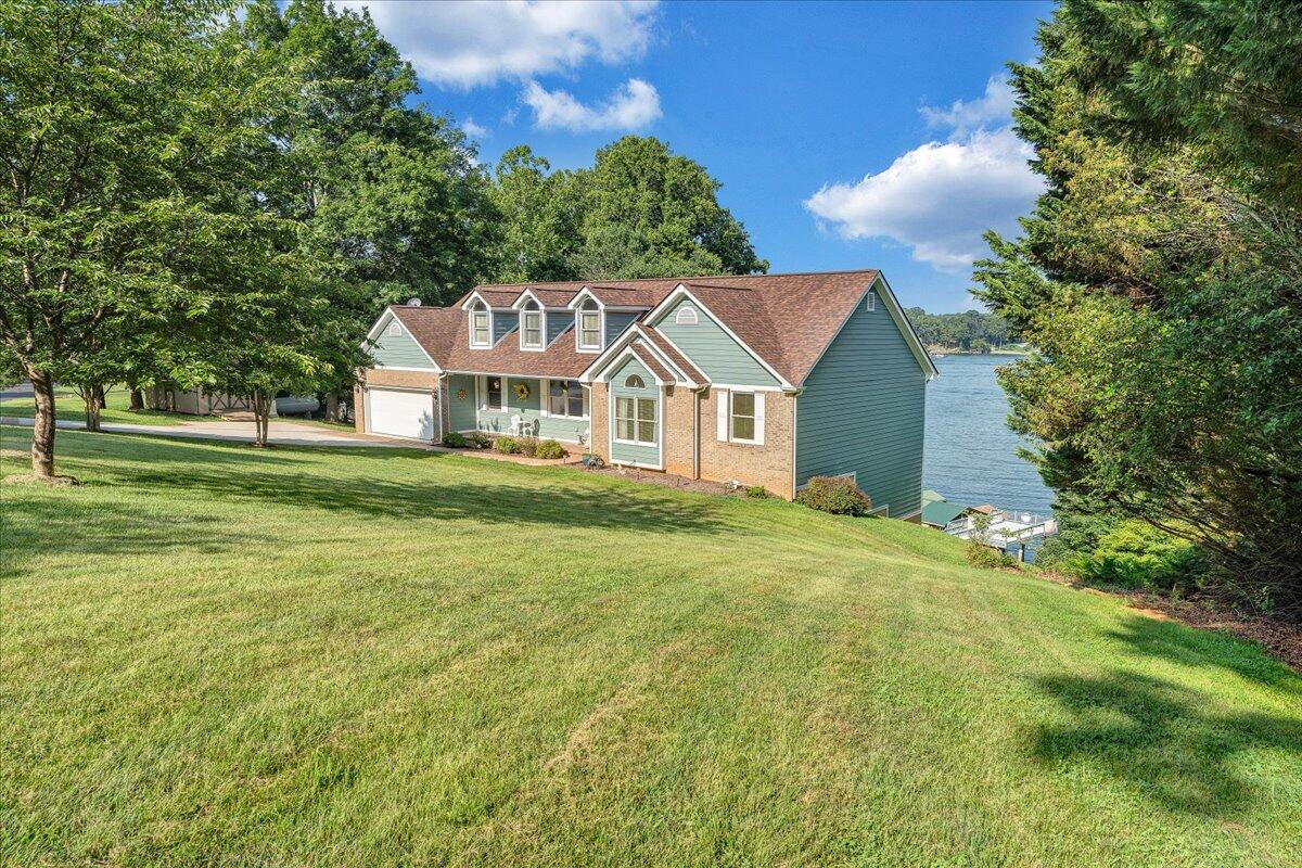 900 Lakemount DR