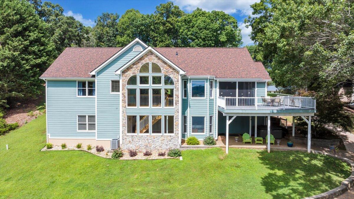 900 Lakemount DR