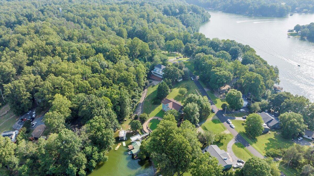 900 Lakemount DR