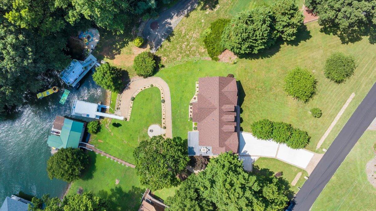 900 Lakemount DR