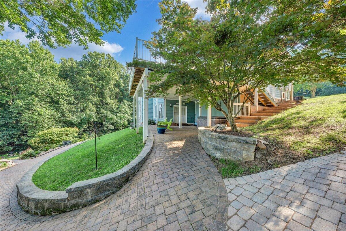 900 Lakemount DR