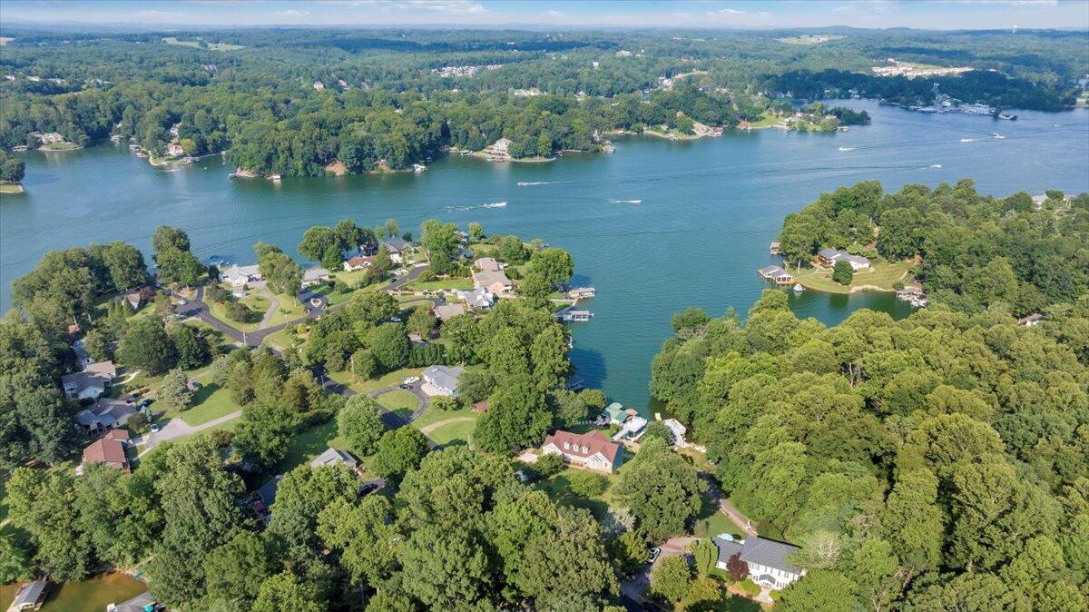 900 Lakemount DR