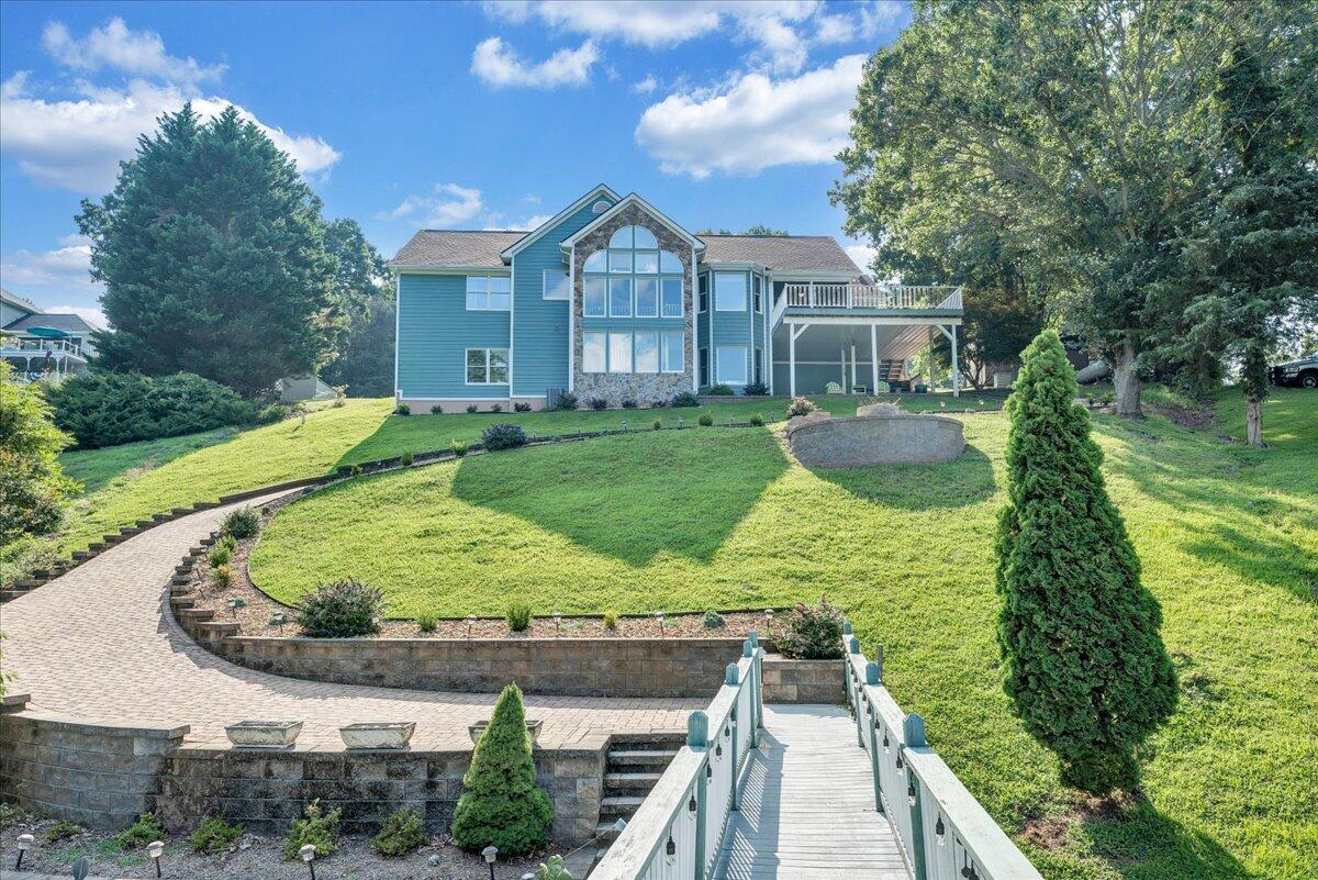 900 Lakemount DR