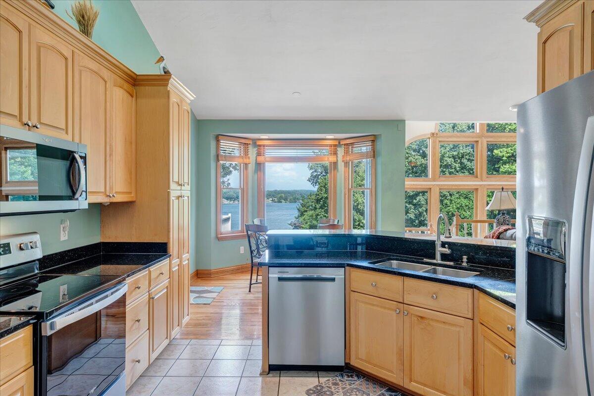 900 Lakemount DR