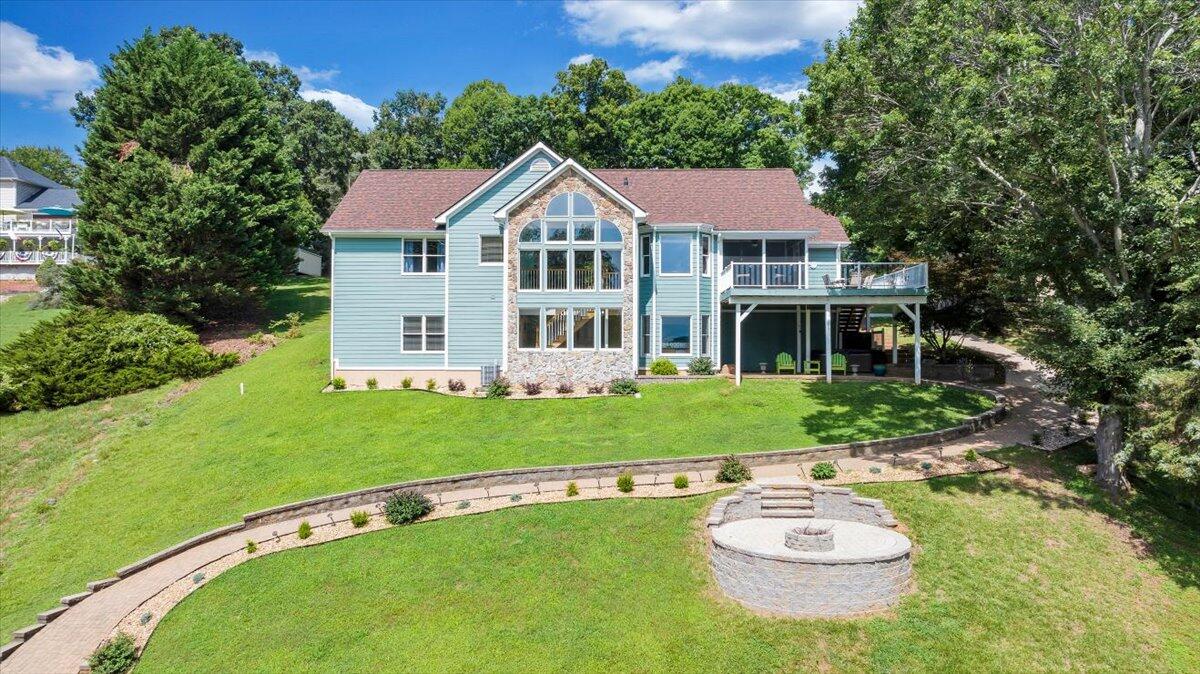 900 Lakemount DR