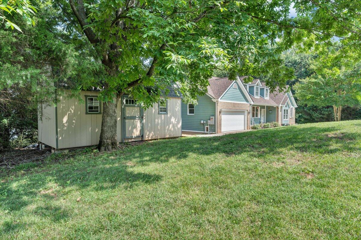 900 Lakemount DR