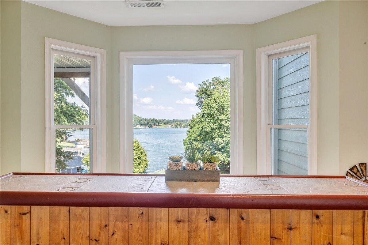 900 Lakemount DR