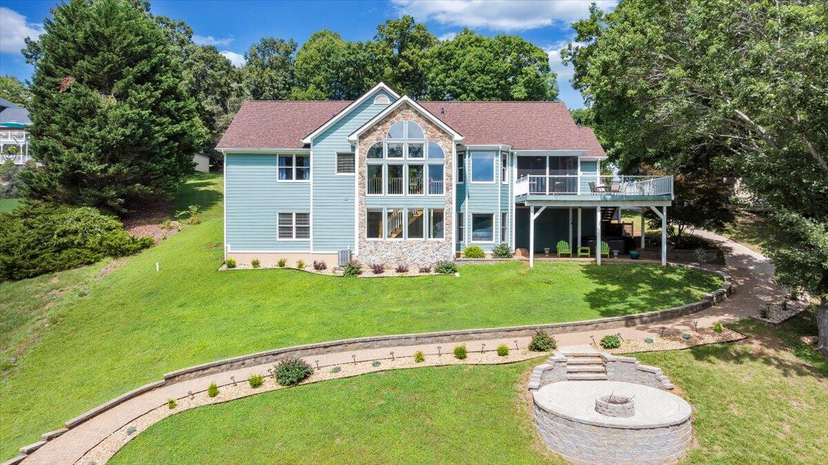 900 Lakemount DR