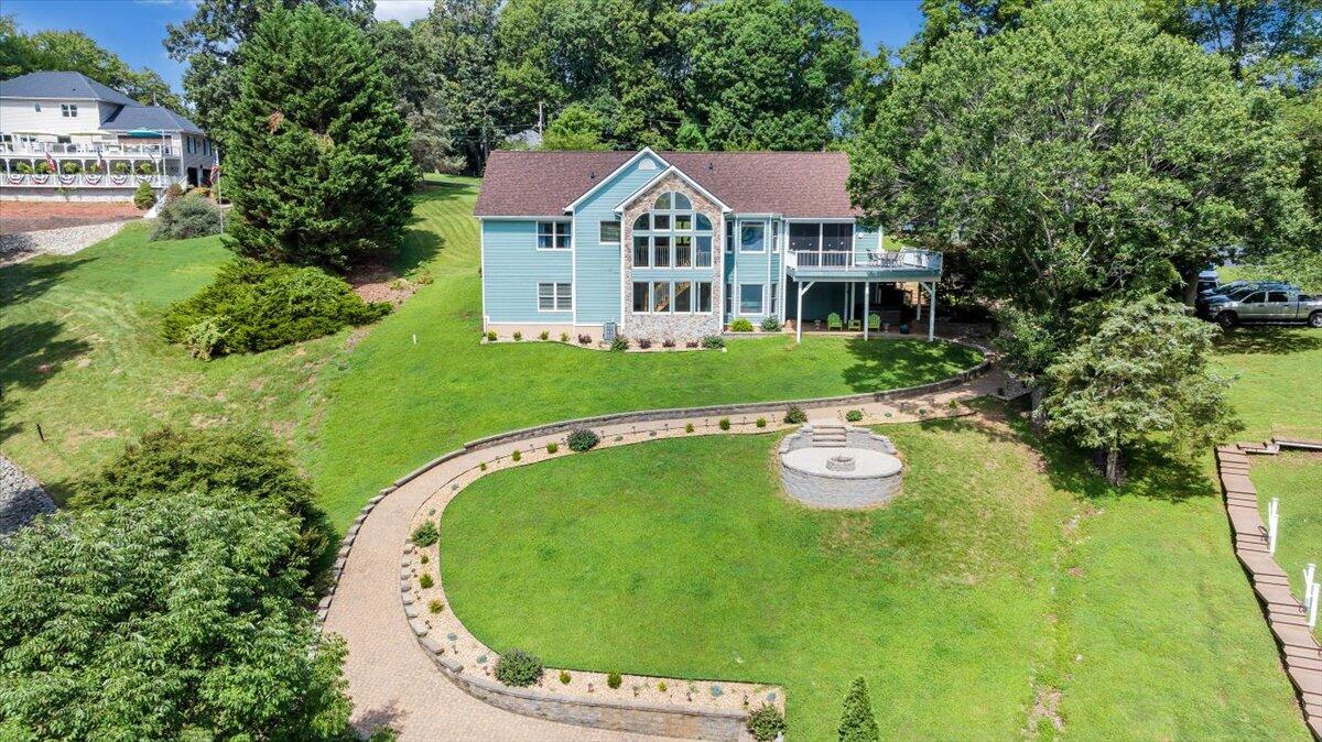 900 Lakemount DR
